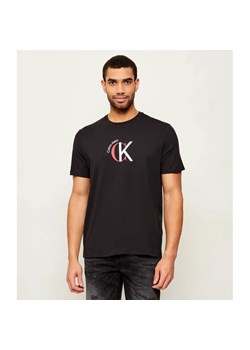 Calvin Klein Jeans T-shirt 2TONE CK GRAPHIC | Regular Fit ze sklepu Gomez Fashion Store w kategorii T-shirty męskie - zdjęcie 187925074