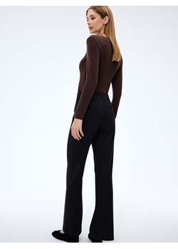 Mohito - Czarne spodnie z szeroką nogawką - czarny ze sklepu Mohito w kategorii Spodnie damskie - zdjęcie 187927593