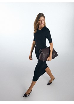 Mohito - Swetrowa czarna sukienka midi - czarny ze sklepu Mohito w kategorii Sukienki - zdjęcie 187927641