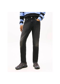 Tommy Jeans Jeansy AUSTIN | Tapered fit ze sklepu Gomez Fashion Store w kategorii Jeansy męskie - zdjęcie 187930723