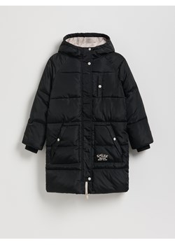 Reserved - Długi pikowany płaszcz z kapturem - czarny ze sklepu Reserved w kategorii Płaszcze dziewczęce - zdjęcie 187931033