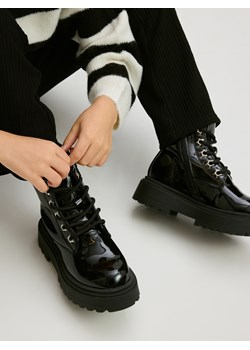 Reserved - Lakierowane botki za kostkę - czarny ze sklepu Reserved w kategorii Buty zimowe dziecięce - zdjęcie 187931223