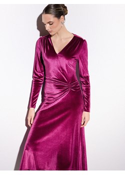 Mohito - Welurowa sukienka midi - kasztanowy ze sklepu Mohito w kategorii Sukienki - zdjęcie 187932544