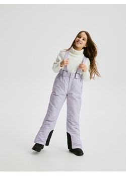 Reserved - Ocieplane spodnie na szelkach - lawendowy ze sklepu Reserved w kategorii Spodnie dziewczęce - zdjęcie 187932684