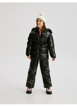 Reserved - Pikowany płaszcz z paskiem - czarny ze sklepu Reserved w kategorii Płaszcze dziewczęce - zdjęcie 187932691