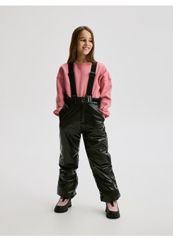 Reserved - Ocieplane spodnie na szelkach - czarny ze sklepu Reserved w kategorii Spodnie dziewczęce - zdjęcie 187932700