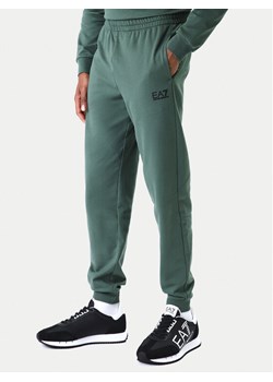 EA7 Emporio Armani Spodnie dresowe 8NPP66 PJVRZ U7260 Zielony Regular Fit ze sklepu MODIVO w kategorii Spodnie męskie - zdjęcie 187934130