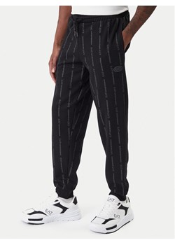 EA7 Emporio Armani Spodnie dresowe 7M001394 AF12660 FC039 Czarny Regular Fit ze sklepu MODIVO w kategorii Spodnie męskie - zdjęcie 187934202