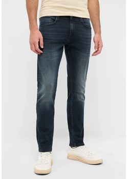 Męskie Spodnie jeansowe Mustang Style Oregon Slim Denim Blue 1016428 5000 783 ze sklepu YouNeedit.pl w kategorii Jeansy męskie - zdjęcie 187936882