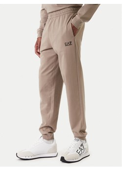 EA7 Emporio Armani Spodnie dresowe 8NPP66 PJVRZ U6167 Beżowy Regular Fit ze sklepu MODIVO w kategorii Spodnie męskie - zdjęcie 187938180