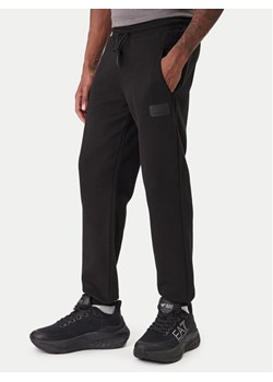 EA7 Emporio Armani Spodnie dresowe 7M001367 AF22262 UC001 Czarny Regular Fit ze sklepu MODIVO w kategorii Spodnie męskie - zdjęcie 187938233