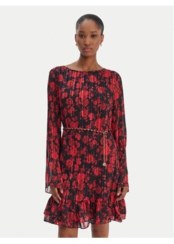 Guess Sukienka codzienna W6RK37 WJ712 Czerwony Regular Fit ze sklepu MODIVO w kategorii Sukienki - zdjęcie 187939910