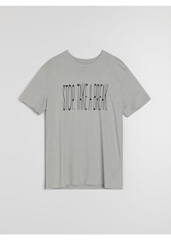 Sinsay - Bawełniana koszulka z napisem - szary ze sklepu Sinsay w kategorii T-shirty męskie - zdjęcie 187943112