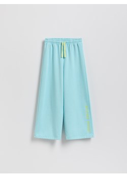 Reserved - Spodnie dresowe z nadrukiem - jasnoturkusowy ze sklepu Reserved w kategorii Spodnie dziewczęce - zdjęcie 187943841