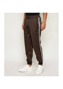 GUESS ACTIVE Spodnie dresowe PARIMO | Regular Fit ze sklepu Gomez Fashion Store w kategorii Spodnie męskie - zdjęcie 187946460