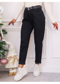 SPODNIE JENASOWE PLUS SIZE MOM FIT + PASEK- CZARNE ze sklepu olika.com.pl w kategorii Jeansy damskie - zdjęcie 187951541