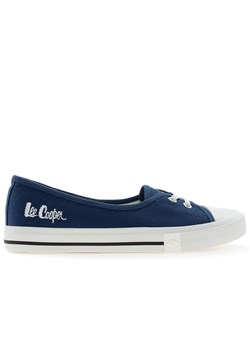Buty damskie Lee Cooper LCW-23-31-1789L - granatowe ze sklepu streetstyle24.pl w kategorii Trampki damskie - zdjęcie 187953753