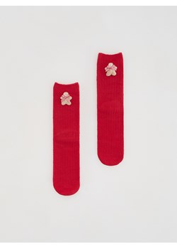 Reserved - Skarpetki ze świąteczną naszywką - czerwony ze sklepu Reserved w kategorii Skarpetki damskie - zdjęcie 187959191