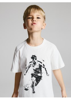 Reserved - T-shirt Messi - biały ze sklepu Reserved w kategorii T-shirty chłopięce - zdjęcie 187960994