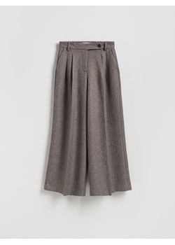 Reserved - Spodnie z zakładkami - brązowy ze sklepu Reserved w kategorii Spodnie damskie - zdjęcie 187961442