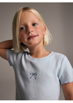 Reserved - Prążkowany t-shirt - jasnoniebieski ze sklepu Reserved w kategorii Bluzki dziewczęce - zdjęcie 187961454