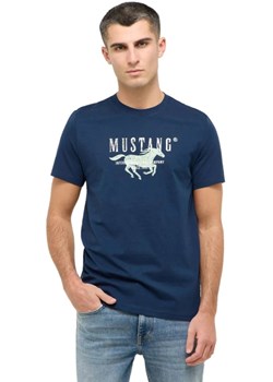 Męski T-Shirt Mustang Style Austin Dress Blues 1016484 5334 ze sklepu YouNeedit.pl w kategorii T-shirty męskie - zdjęcie 187961851