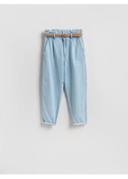 Reserved - Jeansy paperbag z paskiem - niebieski ze sklepu Reserved w kategorii Jeansy damskie - zdjęcie 187965280