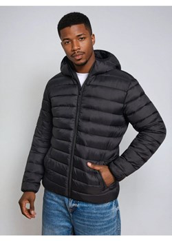 Sinsay - Puchowa kurtka z kapturem - czarny ze sklepu Sinsay w kategorii Kurtki męskie - zdjęcie 187966043