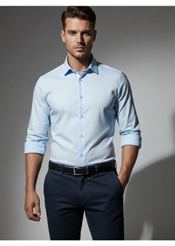 Sinsay - Gładka koszula basic - błękitny ze sklepu Sinsay w kategorii Koszule męskie - zdjęcie 187966090