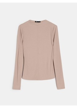 Sinsay - Prążkowana bluzka z zabudowanym dekoltem z domieszką wiskozy - beżowy ze sklepu Sinsay w kategorii Bluzki damskie - zdjęcie 187969982
