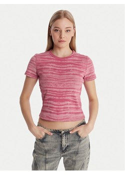 Guess T-Shirt W6RP42 KCTT1 Różowy Regular Fit ze sklepu MODIVO w kategorii Bluzki damskie - zdjęcie 187971181