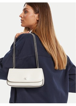 Calvin Klein Torebka Ck Convertible Chain Small Bag LV04F3172G Biały ze sklepu MODIVO w kategorii Kopertówki - zdjęcie 187971322