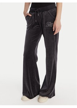 Guess Spodnie dresowe W6RB32 KCUF1 Granatowy Regular Fit ze sklepu MODIVO w kategorii Spodnie damskie - zdjęcie 187971350