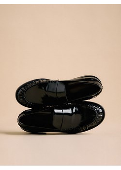Reserved - Loafersy z przeszyciami - czarny ze sklepu Reserved w kategorii Półbuty damskie - zdjęcie 187972410