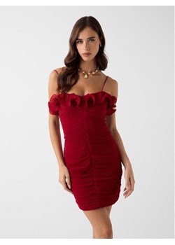 Guess Sukienka codzienna 180339 Czerwony Classic Fit ze sklepu MODIVO w kategorii Sukienki - zdjęcie 187976092