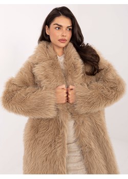 Długi płaszcz damski ze sztucznego futra Goodlookin ciemny beżowy (G230132) ze sklepu goodlookin.pl w kategorii Futra damskie - zdjęcie 187977114