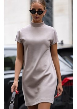 Dzianinowa beżowa mini sukienka z golfem Kler ze sklepu intimiti.pl w kategorii Sukienki - zdjęcie 187977841
