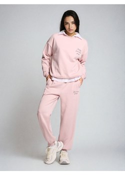 Sinsay - Spodnie jogger z miękkim wnętrzem - różowy ze sklepu Sinsay w kategorii Spodnie damskie - zdjęcie 187978461