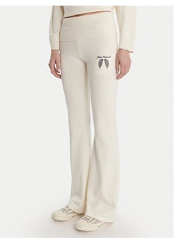 Guess Spodnie dzianinowe W6RB63 Z2V62 Écru Relaxed Fit ze sklepu MODIVO w kategorii Spodnie damskie - zdjęcie 187978864