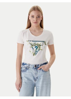 Guess T-Shirt W6RI35 J1314 Écru Slim Fit ze sklepu MODIVO w kategorii Bluzki damskie - zdjęcie 187978913