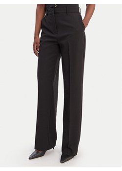 Guess Spodnie materiałowe W6RB02 WH9Y2 Czarny Regular Fit ze sklepu MODIVO w kategorii Spodnie damskie - zdjęcie 187978934