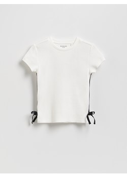 Reserved - Prążkowana bluzka z kokardkami - złamana biel ze sklepu Reserved w kategorii Bluzki dziewczęce - zdjęcie 187979930