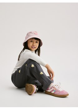 Reserved - Spodnie dresowe z brelokiem - ciemnoszary ze sklepu Reserved w kategorii Spodnie chłopięce - zdjęcie 187980003