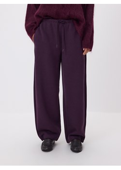 Reserved - Spodnie z dodatkiem wiskozy - ciemnofioletowy ze sklepu Reserved w kategorii Spodnie damskie - zdjęcie 187982340