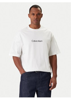 Calvin Klein T-Shirt LV040HM228 Biały Relaxed Fit ze sklepu MODIVO w kategorii T-shirty męskie - zdjęcie 187989184