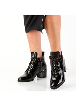 Czarne lakierowane botki damskie zimowe na obcasie DiA N93 ze sklepu suzana.pl w kategorii Botki - zdjęcie 187990260