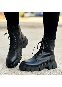 Czarne botki damskie na traperze Sergio Leone Tr758 ze sklepu suzana.pl w kategorii Workery damskie - zdjęcie 187990380