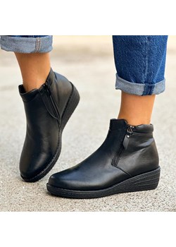 Czarne botki damskie na koturnie Sabatina Dm21-52 ze sklepu suzana.pl w kategorii Botki - zdjęcie 187990422