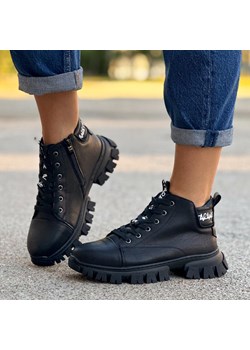 Czarne ze skóry eko botki damskie na traperze Sergio Leone Bt742 ze sklepu suzana.pl w kategorii Workery damskie - zdjęcie 187990433