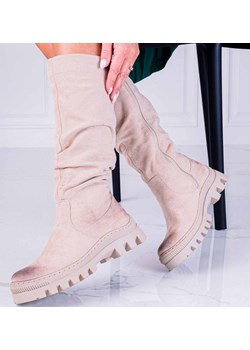 Beżowe zimowe zamszowe kozaki damskie na traperze Potocki 12142 ze sklepu suzana.pl w kategorii Kozaki damskie - zdjęcie 187990610